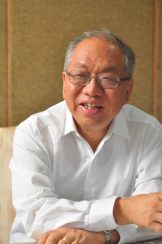 Academician Shing-Tung Yau, first recipient of the Marcel Grossmann Award in Taiwan