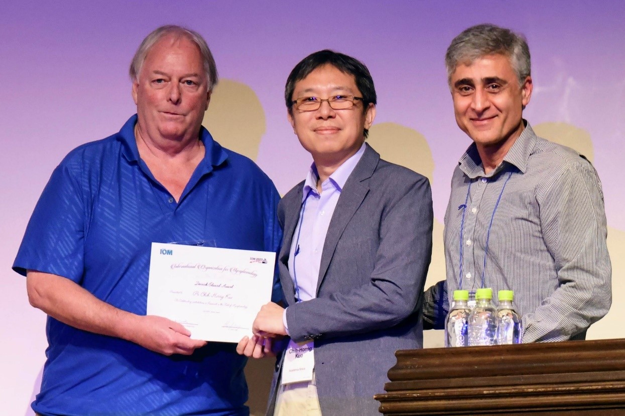 Dr. Chih-Horng Kuo received the 2023 Derrick Edward Award from the International Organization for Mycoplasmology