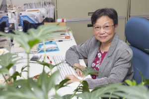中研院分子生物研究所特聘研究員蔡宜芳的獨照。