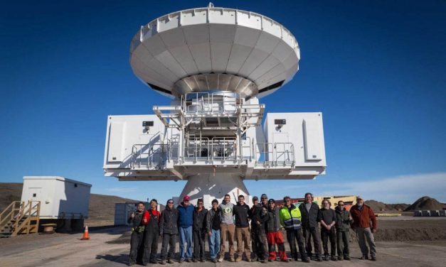 把望遠鏡搬到格陵蘭？！觀測黑洞的瘋狂天文學家